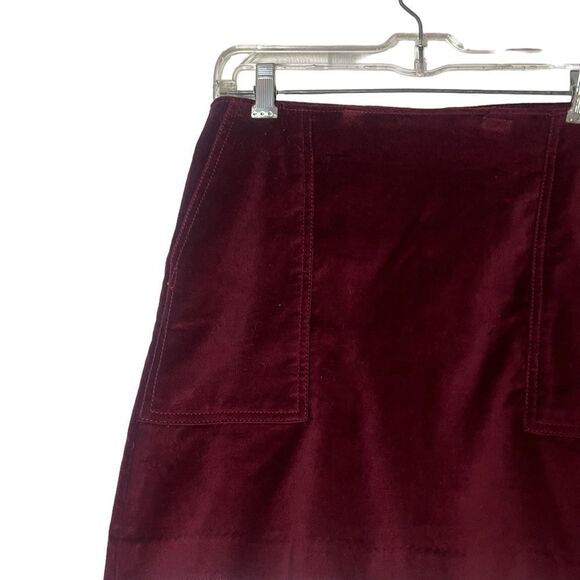 Gap maroon velvet mini skirt. Size 2 - Picture 2 of 8